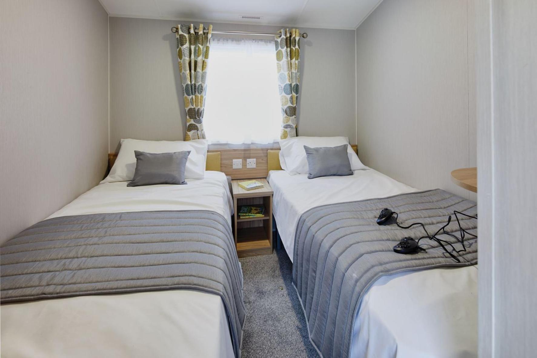 Castle Archdale Holiday Park Hotel Enniskillen Ngoại thất bức ảnh